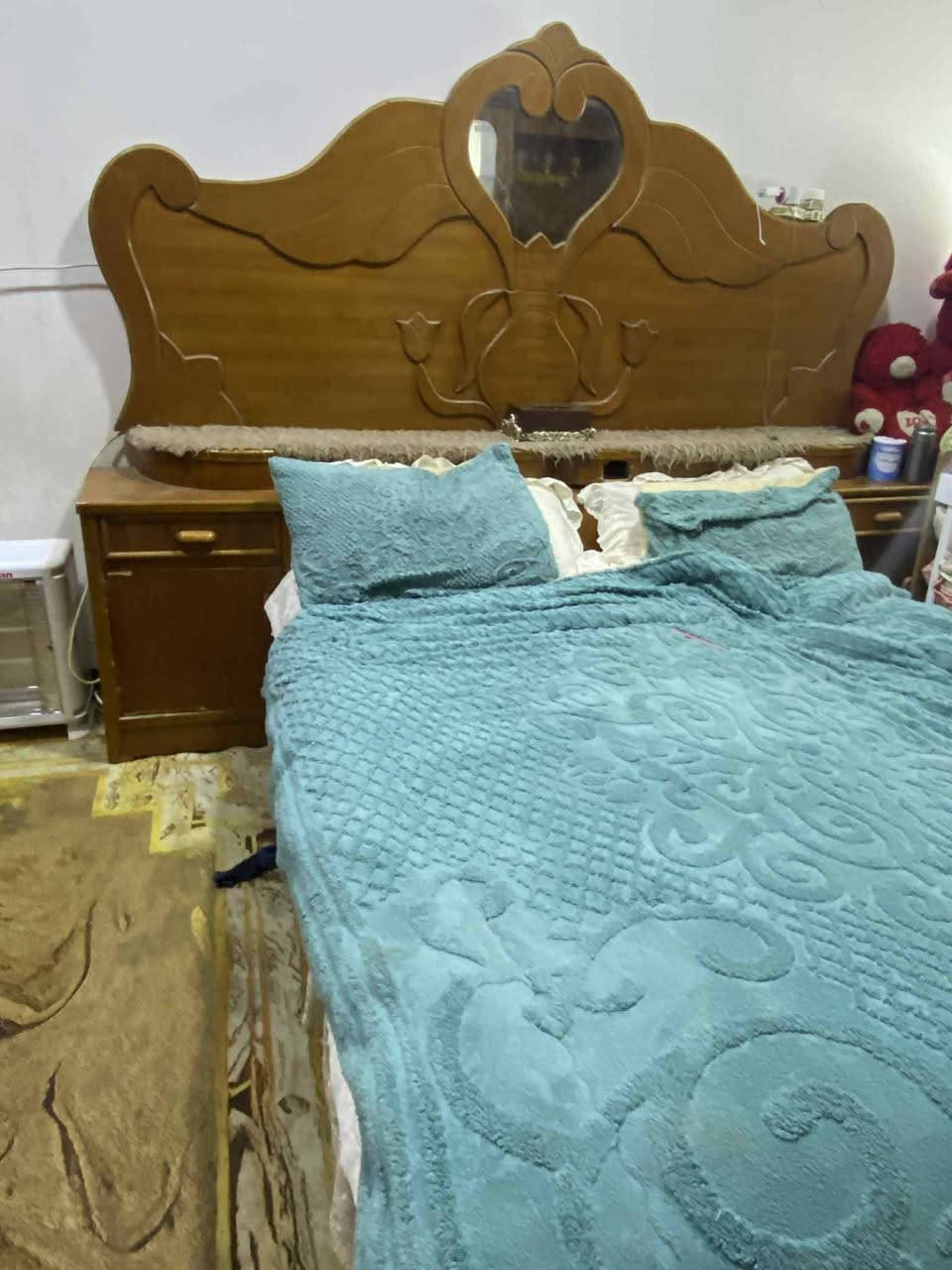 سلام عليكم
غرفة اخشاب 5 قطع مثل ماواضح بصور شغل قديم 
بيها ضرر بالزاويه 
وجربايه فقط خشبه ضررها
مكاني بابل...سعر خاص 
***********
