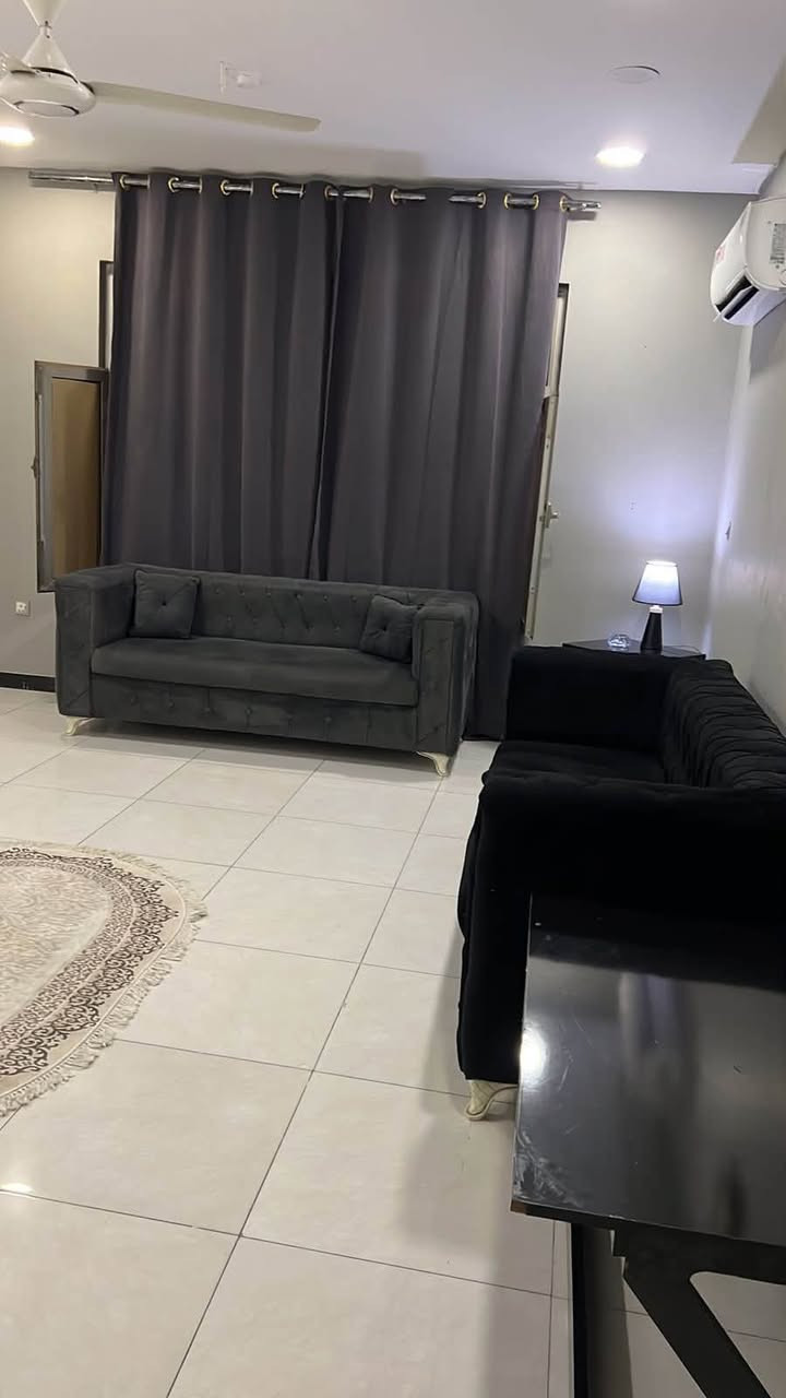 للبيع تخم قنفات شبه الجديد موجود بالمنصور للتواصل ***********

