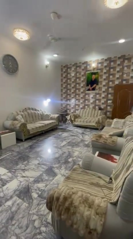 ، السلام عليكم
بيت للايجار، مكان البيت بالشعله مساحه 250 متر طابقين 

مع الاثاك يحتوي على سبع سبالت البيت جاهز مع الاثاك يحتوي البيت على اربع غرف طابق الارضي صاله الغرفه استقبال مطبخ حمام داخلي وخراجيه الطابق الثاني

3 غرف حمامات داخليه وخارجيه بناء حديث السعر للايجار مليون ونص الاستفسار

تصل عل راقم ***********

طابق ما مصوره

