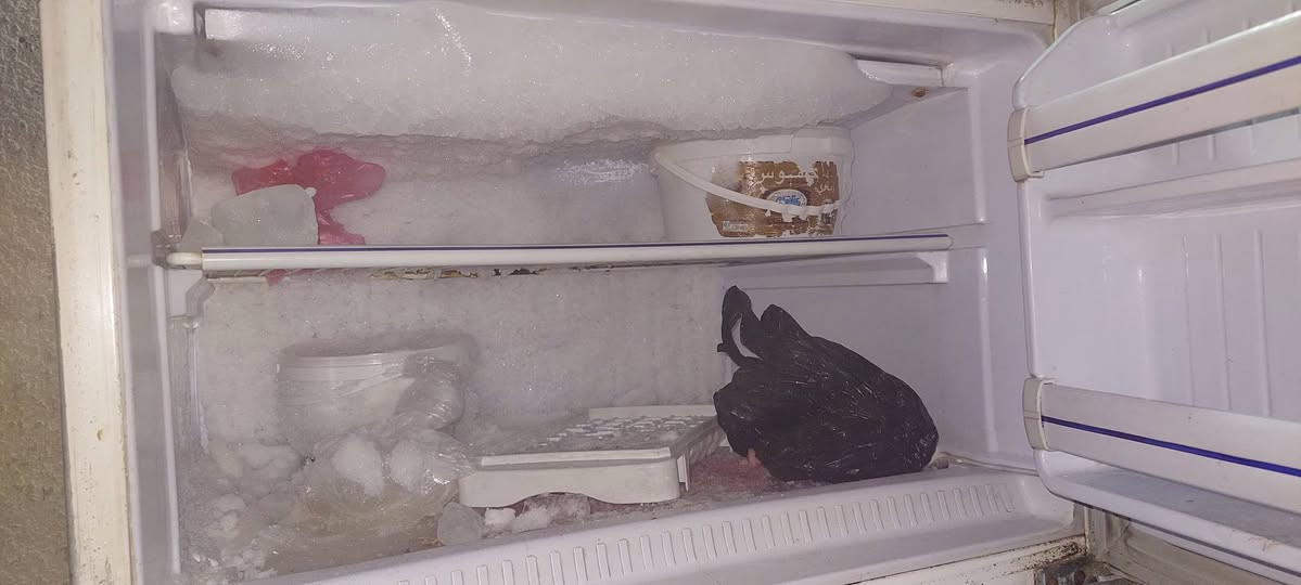 ثلاجه شغاله على الفحص ب120 وبيهامجال لشراي 
التواصل وي راعيتها حصرا رجا مكلفه بنشر 
مكانهم زويريجات 
‏‪0770 693 4118‬‏
