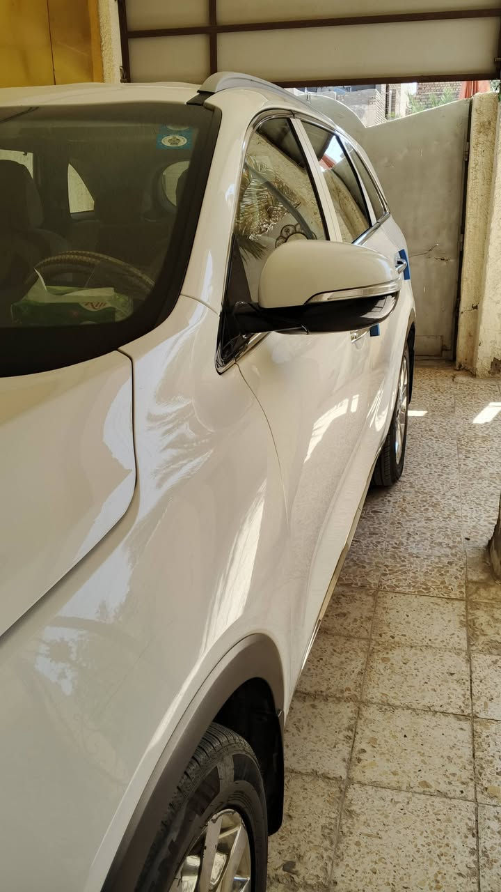 سورنتو ٢٠١٨ خليجي رقم ميسان بإسمي 
محرك 6 سلندر 7 راكب بصمة تشغيل وأبواب و جنطة كهرباء  تبريد 3 قطع كاميرا وحساسات خلفية/أمامية ومري شفط و ترحيب بيها بارد موضح بالصور مكان السيارة في العمارة
***********
