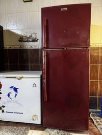 ثلاجه للبيع بسعر مناسب 300وبيها مجال كل شي مابيها تجميد قوي مكان حي ال...