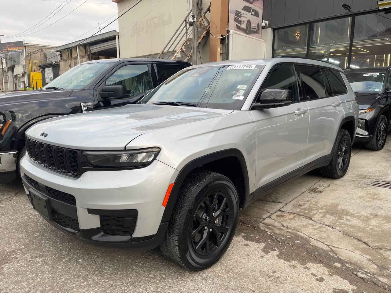 فول مواصفات عدا فتحه بلاك ادشن 24 بابين فقط صبغ بدون قطره دواخل ماشيه 40 كاتي تترقم شمالي فقط مكانها اربيل 
*********** أربيل, العراق
