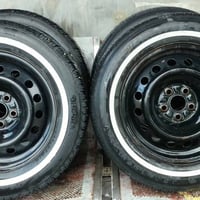 شباب تخم تاير خط ابيض كورلا أمريكي وتخم تاير نضيف قياس ١٥/٦٥/١٩٥ للبيع...