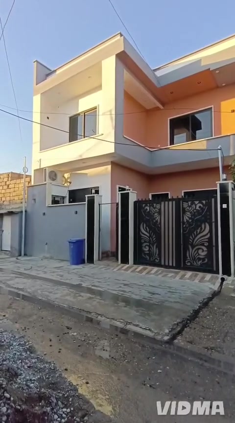 الدار للبيع التفاصيل داخل الفيديو طابقين بناء حديث 
العنوان قبل جامع الحاج ادريس بثلاثة افرع الواجهة قبلة 
لتفاصيل اكثر اتصل على الرقم *********** 
*********** السعر 125 مليون  بيه مجال
