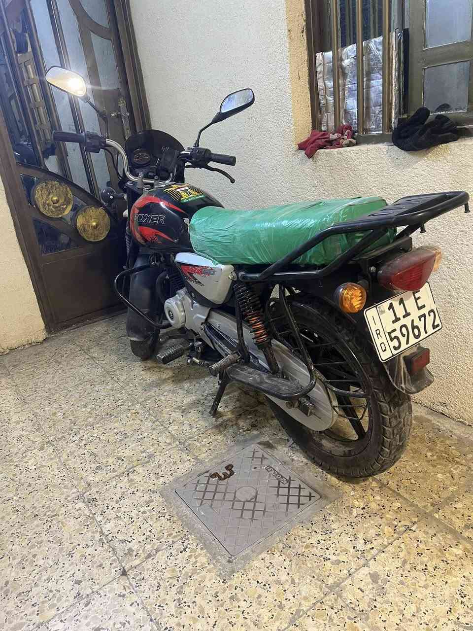 السلام عليكم بوكسر موديل 23 نازله شهر 12مرقمه لوحات وسنويه إنكليزي باسمي تحويل ثاني يوم ماشيه 10الف مكاني بغداد الشعله دراجه ابد ما مشتغله دلفري 

متواجد واتساب ماسنجر 
***********
