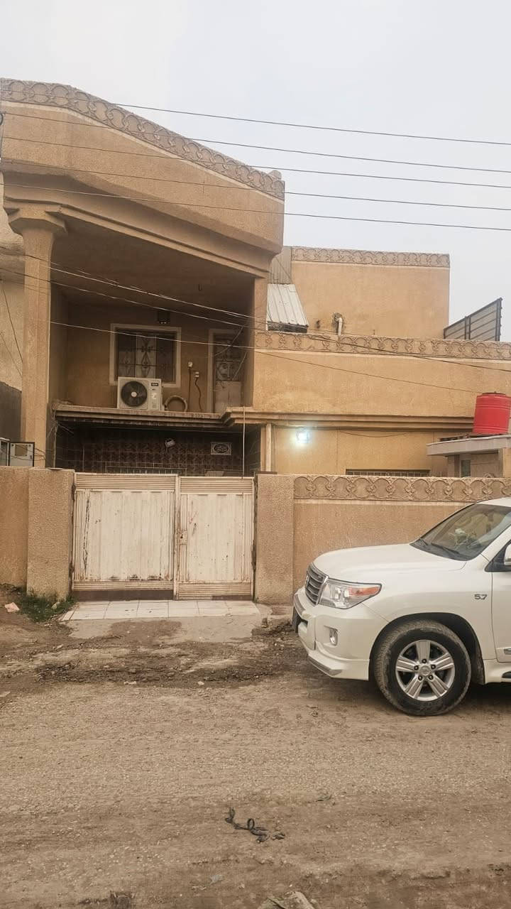 السلام عليكم بيت طابو صرف يحتوي 6عرف نوم مساحة 200على ساحه. البيت مقابيل حديقه 200 متر أشجار موقع خلف قريه مول اتصل على رقم ***********
