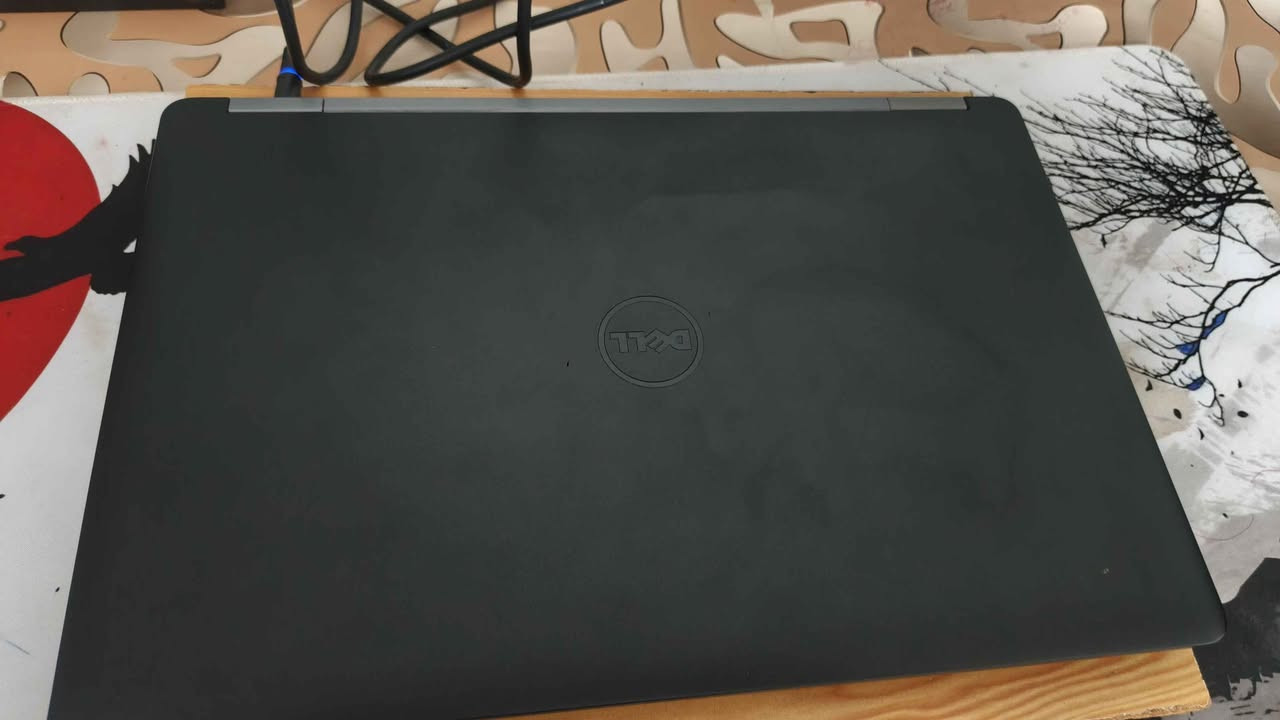 لابتوب دل i7  جيل سادس للبيع 
مكاني نجف وهاي مواصفاته وهذا رقمي *********** 
I7 6820hq
Ram 8g
Ssd 256g
كارت شاشة داخلي ٤ كيكا
وكارت شاشة خارجي AMD r370 2g
 شاشة 15.5 full HD ips
كيبورد عربي إنكليزي
سعر ٢٥٠ ألف وبي مجال بسيط للشراي النجف, العراق
