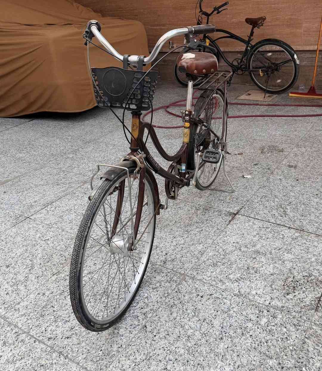 قياس 26 للبيع
لون كلاسك مميز نضافه جداً عاليه
12 دشلي خلفي وحّده ام
حساس لايت شغال
ما بيه اي نقص
العنوان بغداد الجديده
***********
سعره 140
