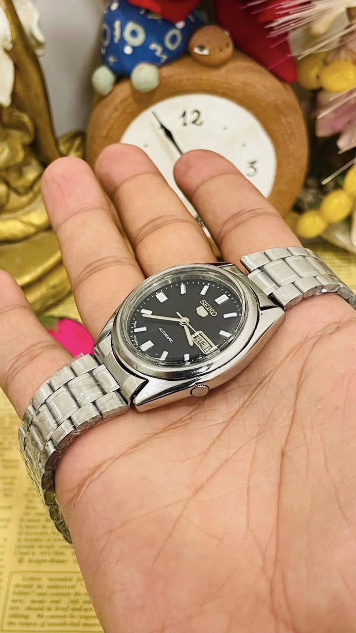 سايكو فايف اوتماتيك لون اسود نظافة 100/100 قطر 38 نافذة للتاريخ عقارب وأرقام فسفورية مختمة القطعة


**إذا كنت صاحب هذا الإعلان وتريد حذفه لأي سبب، رجاءا أرسل رسالة إلى الدعم الفني**