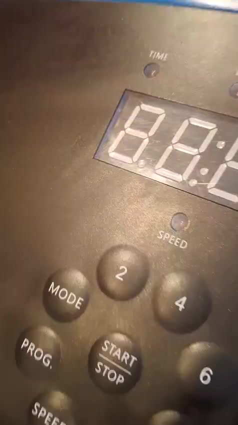 🔴 للبيع مشاية كهربائي بحالة الزيرو 🔴
مشاية كهربائي جديدة لم تُستخدم نهائيًا 👌
بتتحمل وزن لحد130 كيلو
فيها سرعات متعددة تناسب المشي والجري
مزودة بـ وصلة لتشغيل الموسيقى 🎧
ومعاها حزام رجاج للخصر 💪
فيها شاشة رقمية بتوضح:
السعرات الحرارية
المسافة
الوقت
🎁 ومعاها كمان 2 أوزان صغيرة
📦 معاها:
العلبة الأصلية
زيت التشحيم
المفكات والأدوات
حالتها ممتازة زي ما هي خارجة من الكرتونة01113692871


**إذا كنت صاحب هذا الإعلان وتريد حذفه لأي سبب، رجاءا أرسل رسالة إلى الدعم الفني**