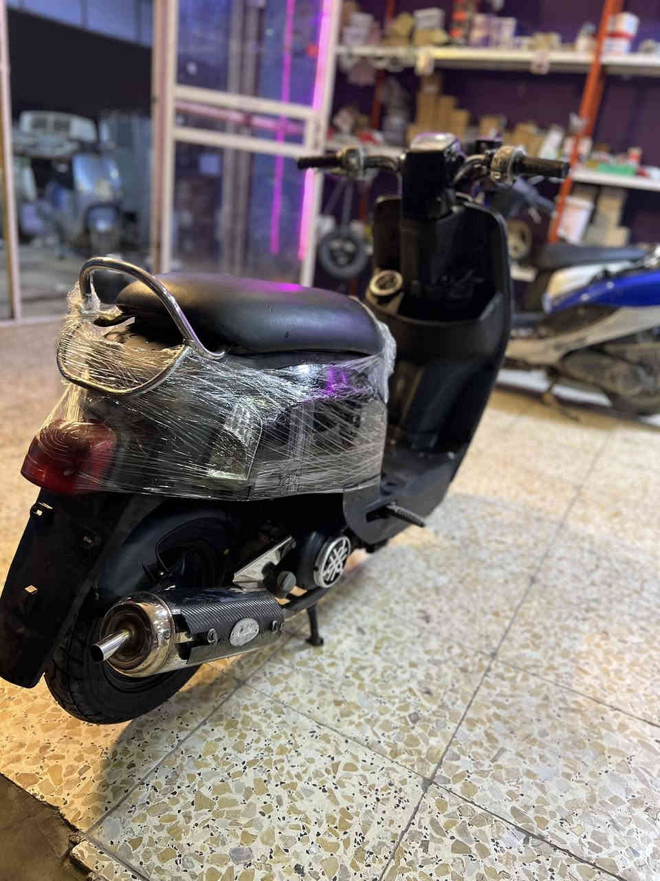 بوليس كابريتر مال حاويه مامشتغله
المكينه مزوده وبيهه كلجات امامي وخلفي يعني الدراجه طياره وبيهه كابريتر جبيره مال سكنس  وصالنصه ستيل اكرر الدراجه مال حاويه مو مال شارع ماماشيه سعرهه ٩٥٠ للاستفسار *********** مكاني المسيب سده الهنديه
