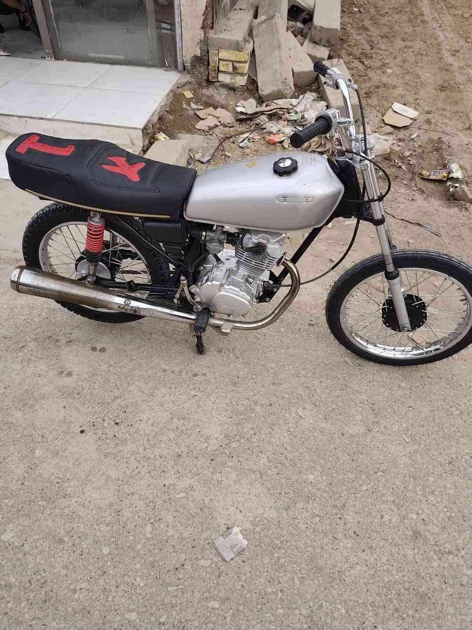 سلام عليكم دراجه تعمير جديد للبيع مستعجل عله بيعته دراجه بدون اوراق نضيفه   
*********** الشراي يتصل
