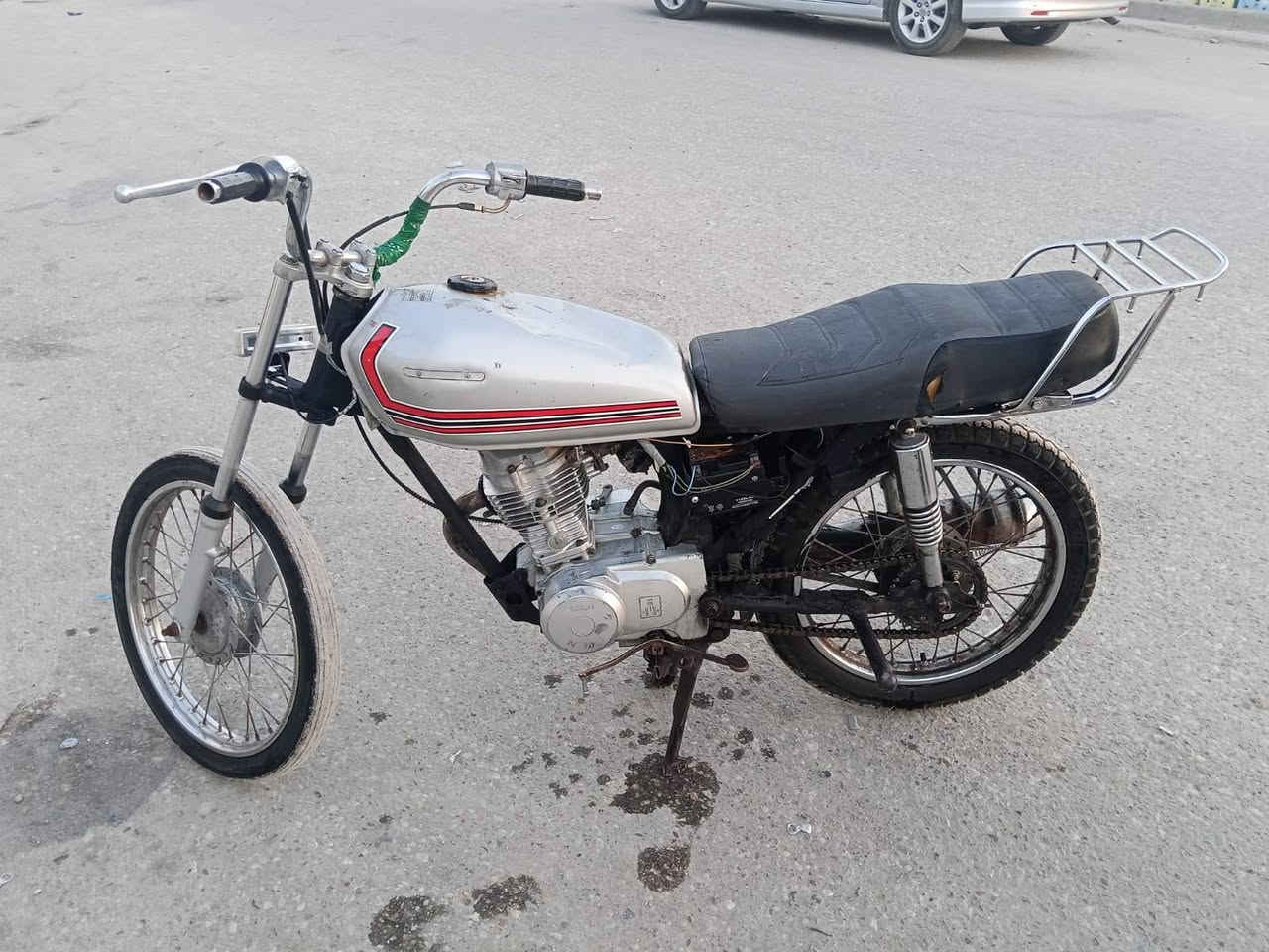 دراجه للبيع ادوات بيها خيط تبخير مكينه ناعمه  مكاني بصره كرنه خاص و ***********
