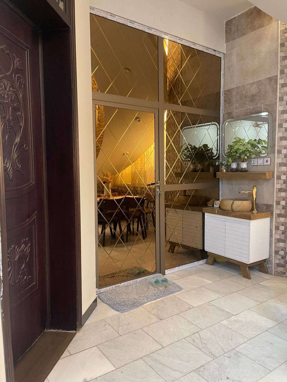 #دار_للــبيع_حــله_حــي_الــطـيـاره_جــهة_شــارع_60
دار للــبــيع حـــله حــي الـــطياره
يــبعد 50 متر عن شارع 60
فرع ابـــو نـــور الشــمري او ســـيراميك ابو مروه
الـــمســاحه 200 مــتــر 
طـــابو زراعـــي ســنــد 25
بــنــاء 2022
يـــحتـوي طــابقــين
الــطـابـق الاول غــرفة نوم وكلدور وصالة استقبال ومطبخ ومجمع صحيات 
الــطـابــق الــثاني ثلاث غرف نوم وهول ومجمع صحيات
________ _________ ______
___________-__________
🟣⭐للاٌســــتفسار⭐ 🟣  
#مـكتب_واحــــة_بــابــل_للــعقار
#الــــكائن_في_حــي_الكــــــرامه
#منتصف_شارع_الضريبه
#مجاور_محطة_غزل_لغسل_السيارات
#مقابل_المحافظه_الجديده 
📲  ***********  ☎️
اتصال او واتساب 
#مــن_لــديــه_عــقــار_تــجــاري_او_ســكــني_او_زراعــي_للــبــيــع_او_للايــجــار
#مـــراســلة_الــصــفـــحه_او_الارقــام_المــدرجــه_اعلاه
