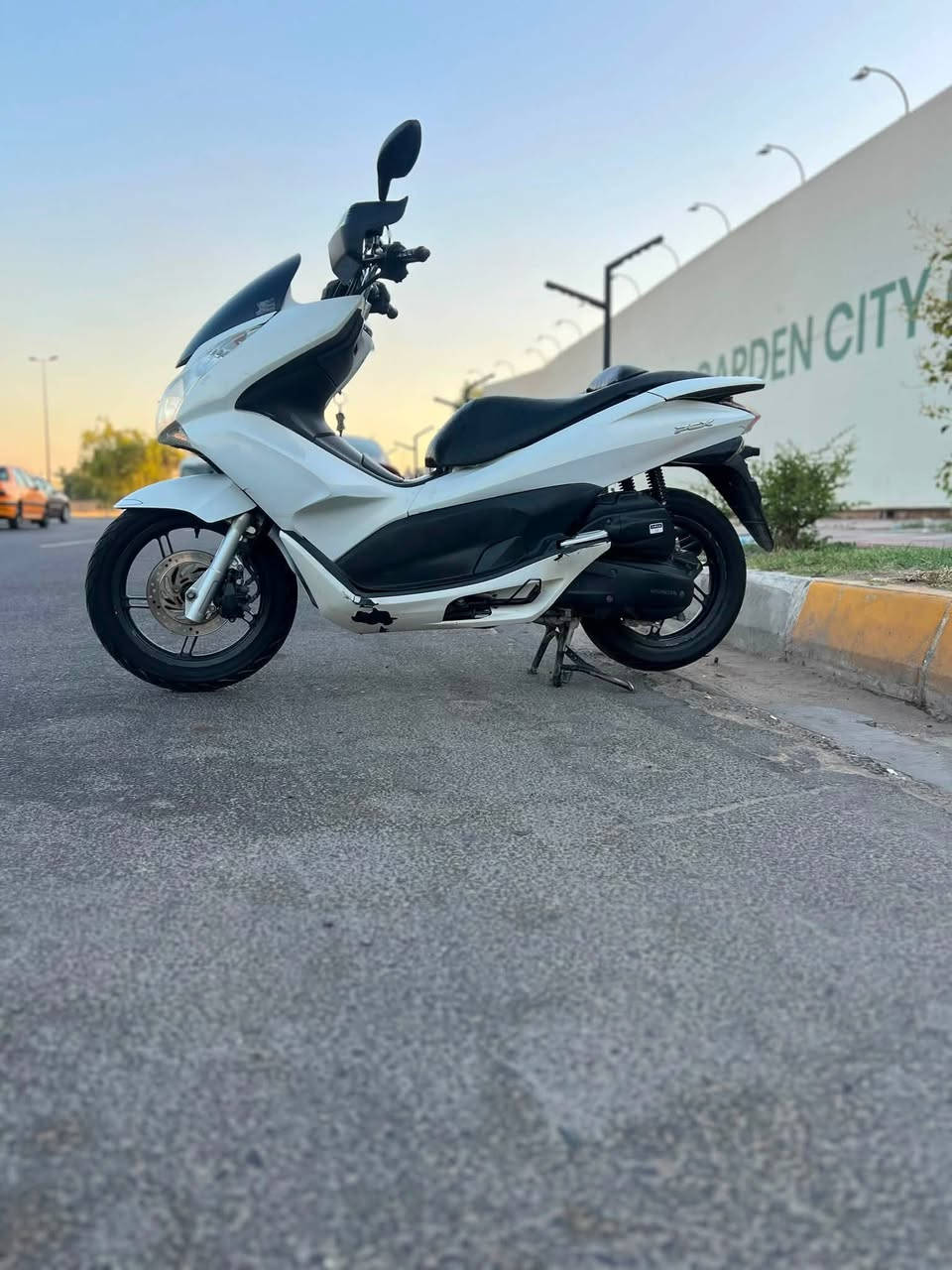 السلام عليكم دراجه bcx جيل الاول
ماشيه (35) 
درجه مكفوله كفاله عامه كفر مكينه كله بلادي  بشرط تجي اذا دراجه مفتوحه اومبدل بيه شي او كفراته تجاري من تجيني شتكول على السانك اني خساره 
دراجه مابيها اي نقص  واحد على واحد مكينه 150ستان كهربائي حساس زدحام شغال ومضحلك بل مقطع 

 كماشات تلفون بلاديات مرايات اصليات عدتها ووراقها بصندوكها دراجه مسستمه دراجه مال جناي
شراي يتصل حبيبي الله شاهد دراجه مو مال شارع  مال رمبه  
مكان بغداد بوابة العراق 

السعر  1600وبيه مجال
اتصل ودلل بس مابيه 
واتساب هاذ رقم 
‭***********
