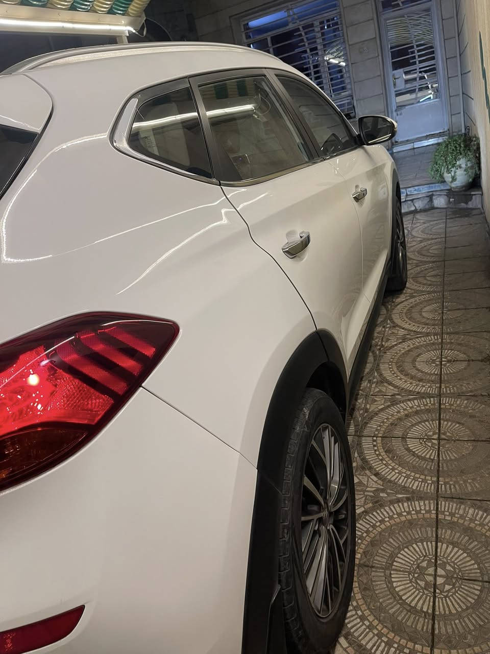 توسان 2020
ماشيه حقيقي 74500
 فول مواصفات عدا البنوراما
باسمي رقم بغداد
حساسات امامي خلفي 
ليد امامي خلفي
 بالمري ومري شفط
اشارات ترحيب باب ومري
كير 3 انضمه 
كير ومكينة كفالة
بصمه 2
سايد بريك برجل
ابل كار بلي 
كامرة امامية وخلفية 
كشنات كهربائيه 2
تبريد قطعتين
لايتات خمس عدسات زنون 
العنوان /المنصور /الداودي  
السعر 20,500$ 
للاستفسار التصال على الرقم 
 ***********
