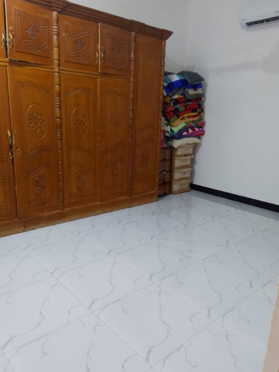 دار سكن للبيع
المساحه ١٠٠متر مربع ⬛️ طابق واحد

المكان حي الجامعة بالبدايه 

البناء كونكريت غرفه وصاله ومطبخ واستقبل وحمامات 

البيت مطلوب سكان ٤٠ السعر ١١٠وبي مجال 

للاستفسار مراجعه مكتب الروان للعقار 

*********** 

***********
