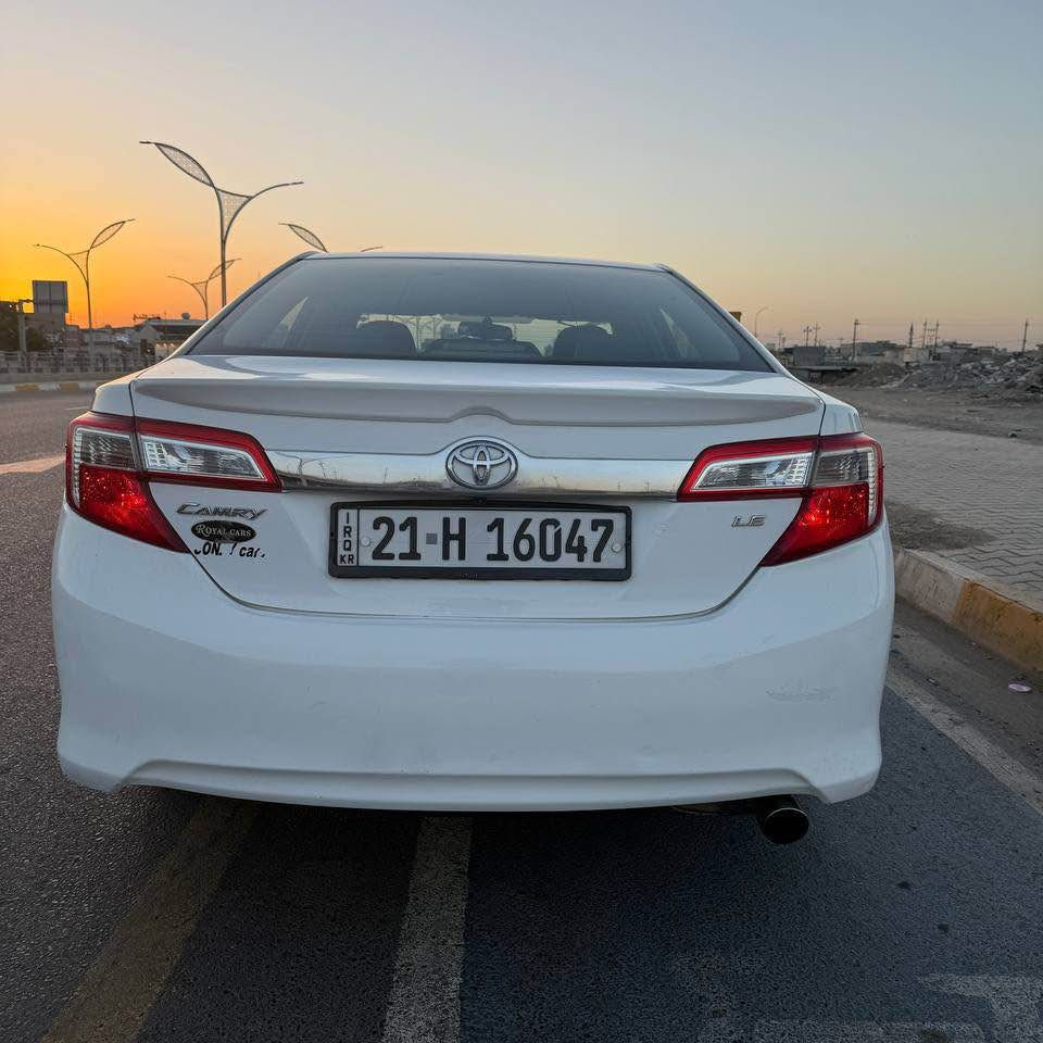 سلام عليكم كامري 2012 
LE مواصفات معروفة
بيها نص باب ونص جاملغ بدون دواخل بدون ايرباك
سبير منازل
ماشي 190 ميل
كير ومحرك ما مفتوح
*********** كركوك, العراق
