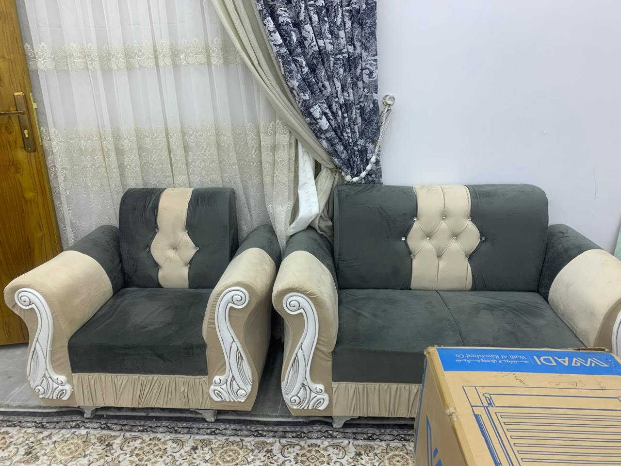 طخم قنفات عدد ٢ نفس اللون( ٢٠ نفر)
اربعه كبار
اثنين صغار 
واربع كراسي
مستعمل كلش قليل شرط النظافة
السعر ٦٥٠ بيها مجال


**إذا كنت صاحب هذا الإعلان وتريد حذفه لأي سبب، رجاءا أرسل رسالة إلى الدعم الفني**