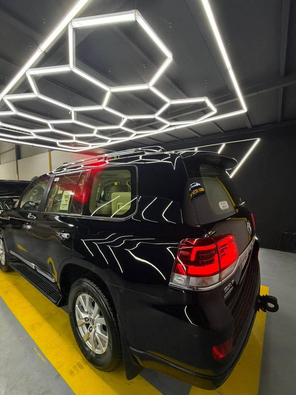 ﷽ 🙏🏻
تویوتا لاندکروز 2018 GXR مواصفات فطیم درجه ١ 
مسافە المقطوعە : ٦٣ الف کم حقیقی 
محرك ٨ سلندر ٤٦٠٠ کل غراض بلادی موجودە 🔷
الاخوان سیارە اخت زیرو علی وضعها شرکە ماکو نفسها 
سیارە حیل جدیدە و احلی من الصور كلش جديده .. 🔷

السعر / ٥١٠ و بیها مجال کلش بصیط 
مکان / السلیمانیە مرکز المدینە 
موبایل / ***********

🔷سیارە مکفولە کفالە عامە من کلشی دعامیە ل دعامیە بشرط بدون صبوغ بدون تبديل حیل حلوە و جدیدە ماشالله 
محرك و الگیر بشرط شهر مامفتوح و ماملعوب بیە بشرط بدون صوت او تبخیر او ای خلل جاهزە میە بل میە 🙏🏻

مواصفات فطیم درجه ١ 🔷
( فتحە ،، بصمە  ،، ٤ كاميرا ،، تشغیل عن بعد ،، کشنات جلد ،، طفايه ،، ثلاجە ،، کشن کهربائی ٣ دگم،، نیضام ئیکو ،، لایت حساس تنضیف لایت ،، مرایات شفط ،، حساسات امامی و خلفی ،، لایت لید و زینون بلادی ،، داخل بیجی ،، ستیرن فولیوم و بعد هوایە مواصفات بریم المعروفە ...) 

 4 تایرات بلادی جدیدە ...
سنویە و زنکە و رقم جدیدە ...
صدر و حدادیە بشرط کلش جاهزە ...
بدون ای خلل کهربائی بشرط .... السليمانية, العراق
