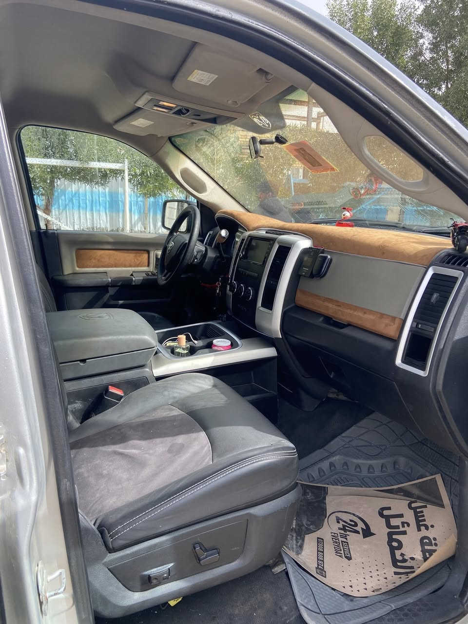 سلام عليكم. رام ٢٠١٢ محدثه ٢٠ سياره جاهزه  مصروف عليه هواي رقم بغداد مكينه ٤٧٠٠بلتدي سياره خير من الله وحش بشارع سياره مصبوغه للجماليه دائمي غير ثابت يعني تكدر اتشيله  رصاصي غير محدد جاهزه ع اخير الله وكيل دبابه بيع مراوس حسب القناعه ***********
