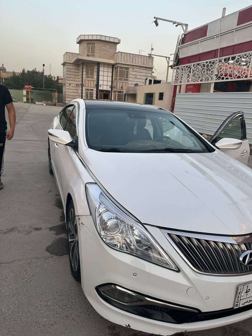 السلام عليكم للبيع ازيرا موديل 2013 خليجي بيها جاملغ امامي مبدل وجاملغ خلفي صبغ سعرها 120 وبيها مجال
***********
