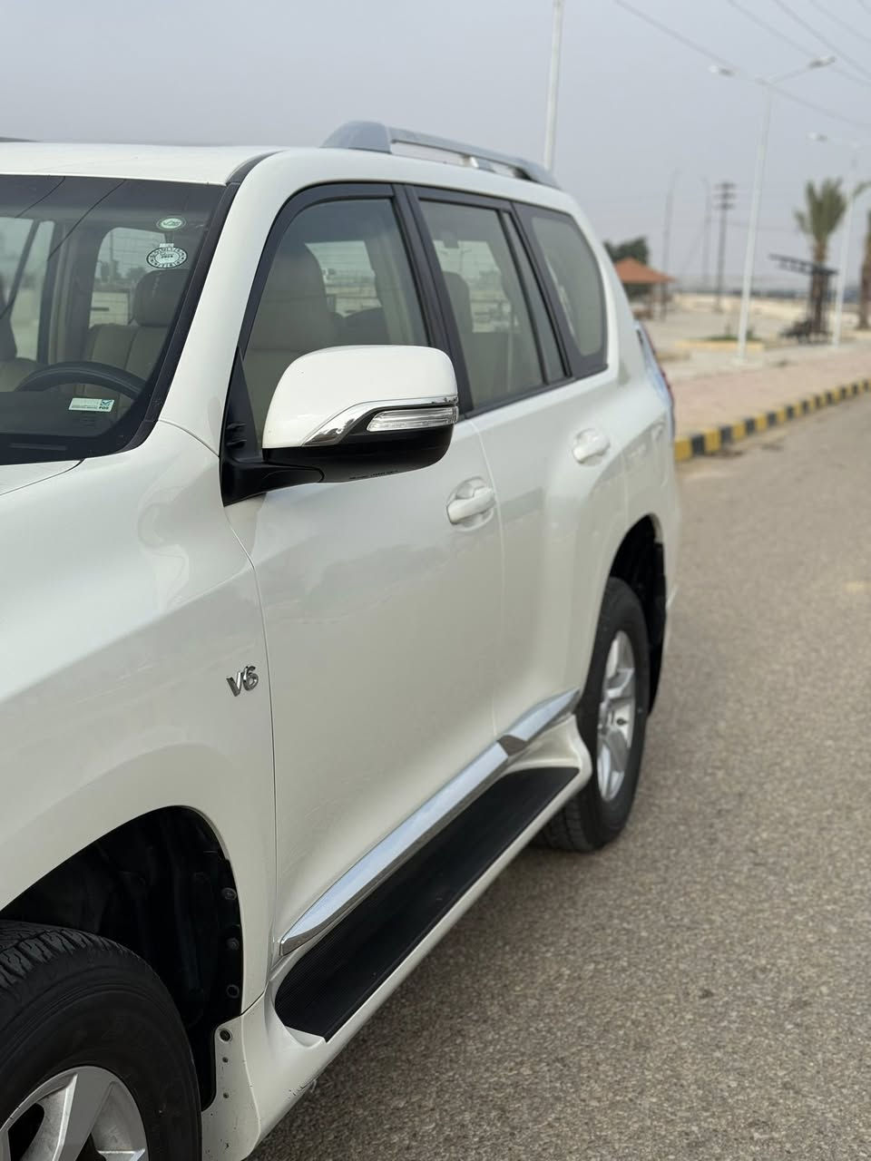 السلام عليكم ورحمه الله وبركاته
برادو 2020 TXL
محرك 6 سلندر 
ماشيه 78 الف 
شاشه كبيره مكفوله كفاله عامه من الصبغ 
تخم تاير جديد
فتحه سقف كامره خلفيه بصمه 
تبريد ثلاثه قطع 
رقم أربيل أنكليزي 
ثلاجه حساس 
السعر : 405 
رقم الهاتف : ‭0770 921 8506‬
العنوان : بغداد / الزعفرانية
