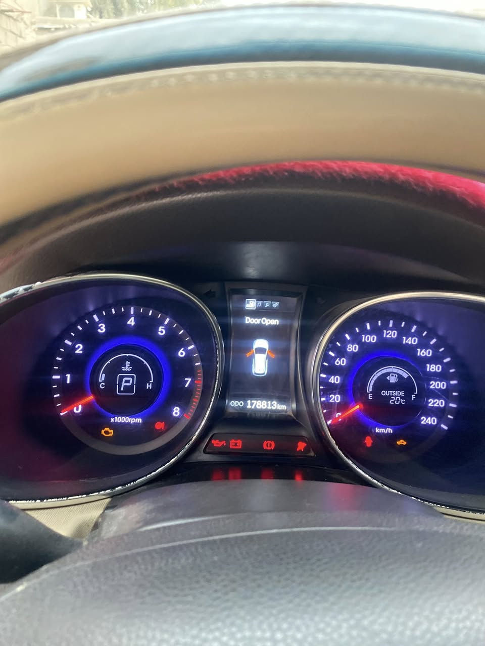 السلام عليكم من رخصة الإدمن سنتافي موديل2015 مكفوله عام محرك 6 بصمة تشغيل وبصمه ابواب 7راكب السعر 170وبيها مجال الاتصال ع الرقم ***********
