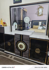 غرفه للبيع الكنتتوؤر ويا ملحق  وياها مرايا طويله بس ماصؤرتها لان ضامته...