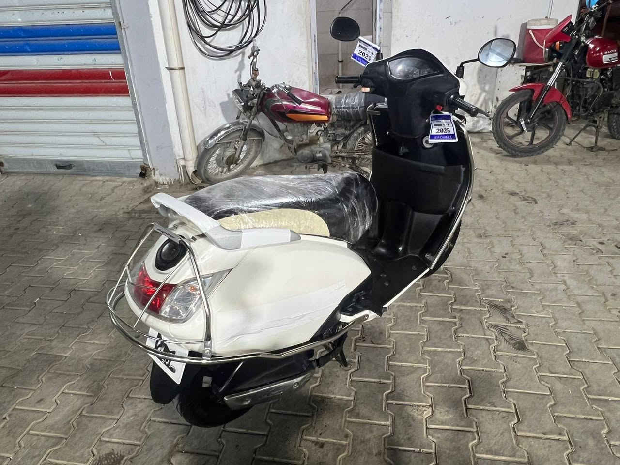 السلام عليكم دراجه جوبتر للبيع السعر 1550 مليون وخمسميه وخمسين الأستفسار هاذ رقم صاحبه ***********
