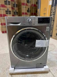 غسالة LG • ٩كغ • مستعملة ١٥مرة