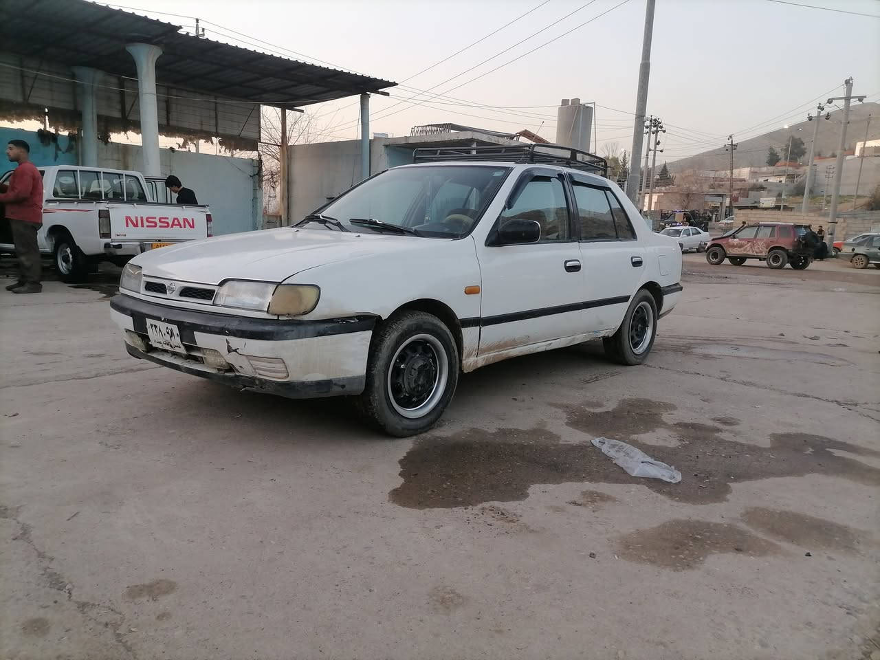 نیسان سەنی مۆدیل 1994 سەیارەکە زۆر جایزە گیرو مەکینەی بەشەرت کارەبای بەشەرت جوار تای جوانی لەژیرە 
لایتو گەرمی بەشەرت سەیارەکە علوجە 
سعری 15 گەلا 
ژ.م/***********
