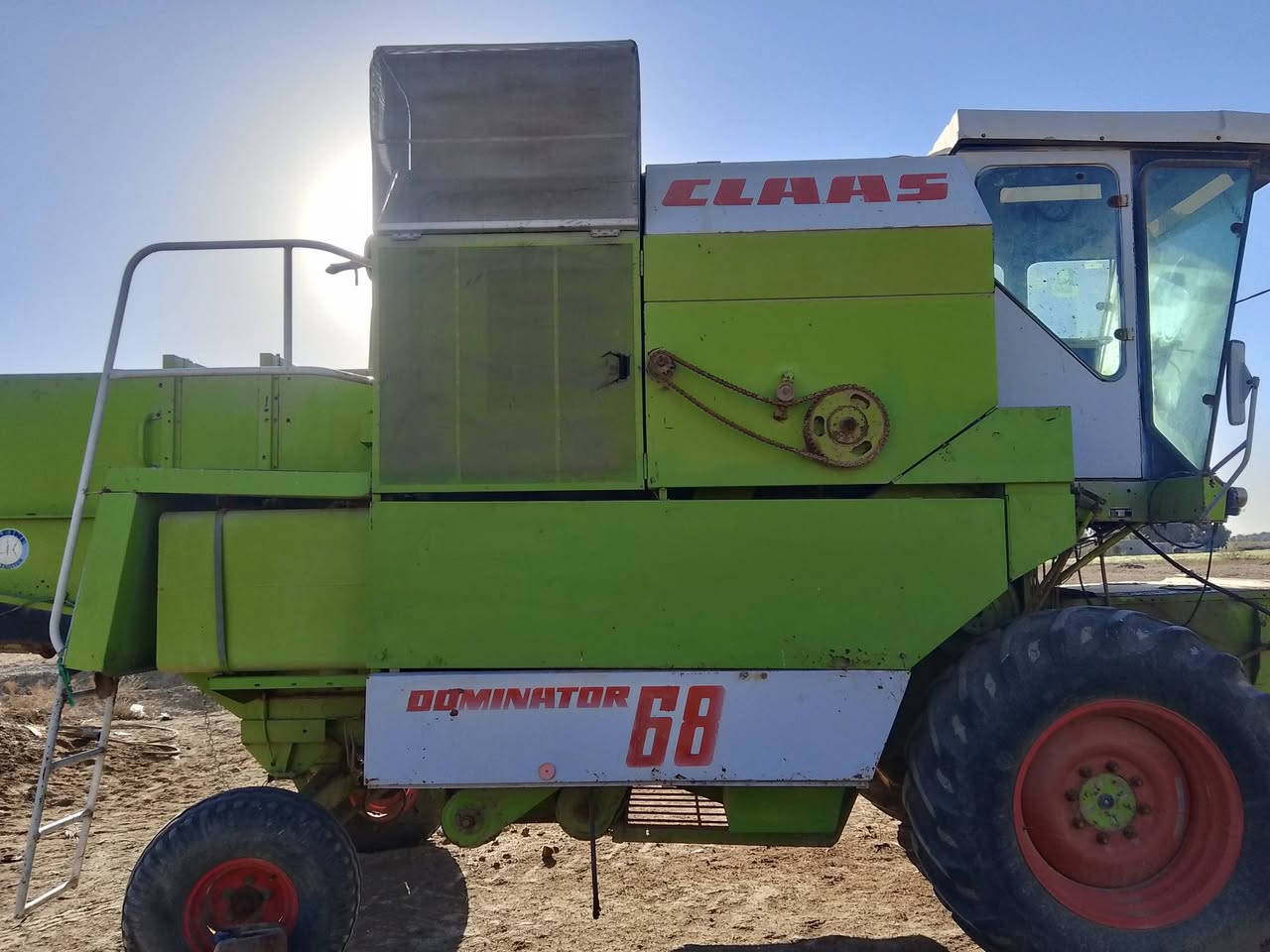 سلام عليكم حاصده للبيع جاهزه للعمل مكينه طرح لا بخار ولا تنقيص موديل 90منفيز رقمهه نجف بسمي مداور مكينه جاهزه وحلوه مكانهه سماوه رميثه ***********بي واتساب
