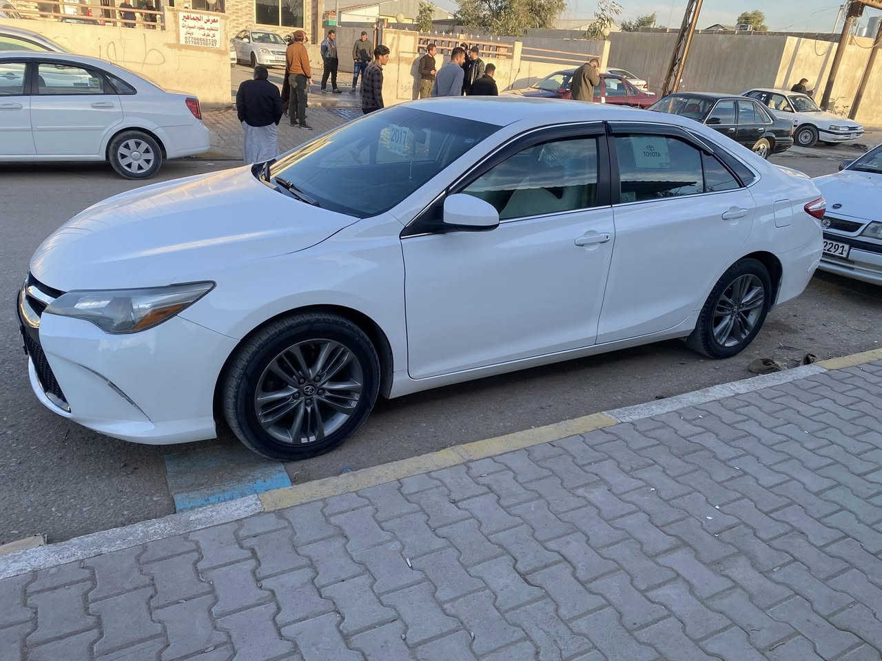 سلام عليكم 
سياره كامري 2017للبيع مواصفات se أبيض تلجي 
ماشي 83kmضررها بس بونيت مبدل بلادي 
الصونر موجود 
شرط تحويل سنويه رقم جديد 
السعر 180 بيه مجال 
***********
