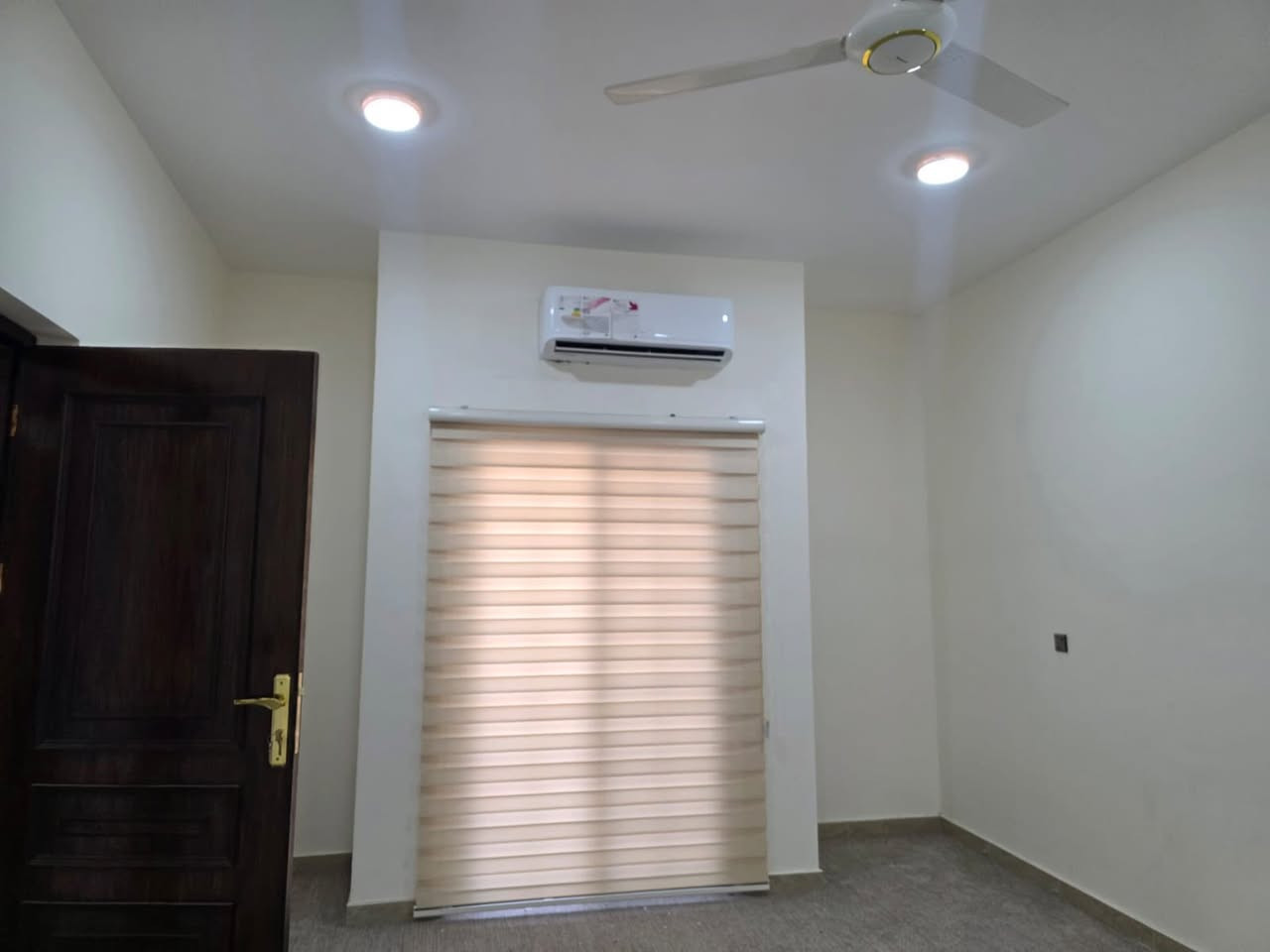 منزل بلبراضعيه خلف جامعة الوركاء مساحة 300 يؤجر للشركات للستفسار اكثر المراسله على الرقم ***********
