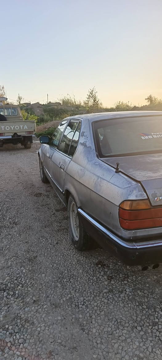 سياره  BMW موديل 1994رقم ديالئ سنويه ماساقطه مكينه كير كفاله كير عادي مكينه 735مفتوح كهربائيات كلهة شغاله حداديه جديده تخم تاير جديد رقمي ***********
السعر 45بيهة مجال مكان السياره ديالى بلاد, صلاح الدين
