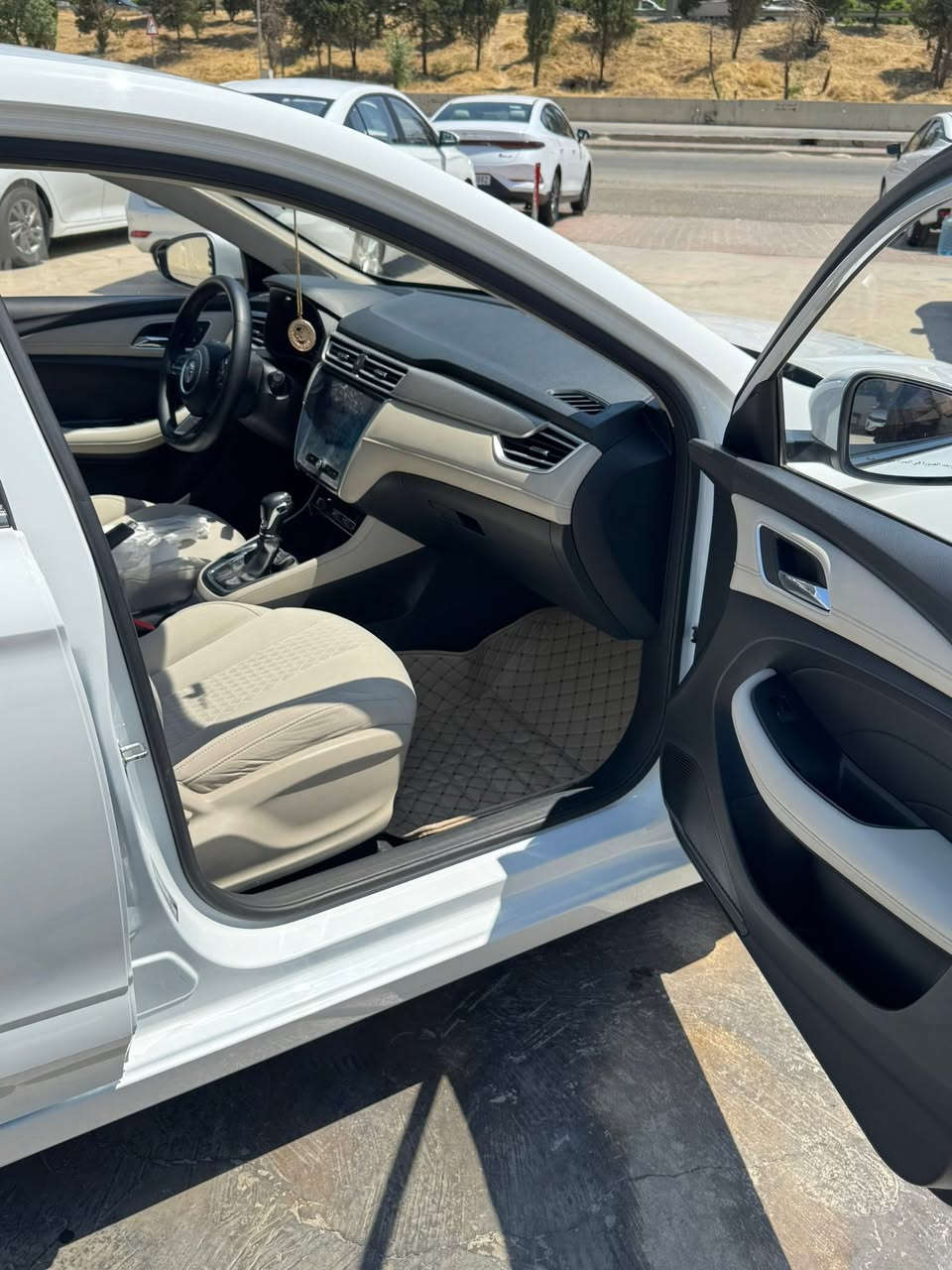 ٢٠٢٤ mg 5 
16000 km 
ناوزەرد 
بەسمە 
شاشە گەورە 
کامیرە 
سوکان ڤۆلیۆم 
تەحدید سورعە 
١٦ هەزار ڕۆیشتوە 
*********** 
***********
