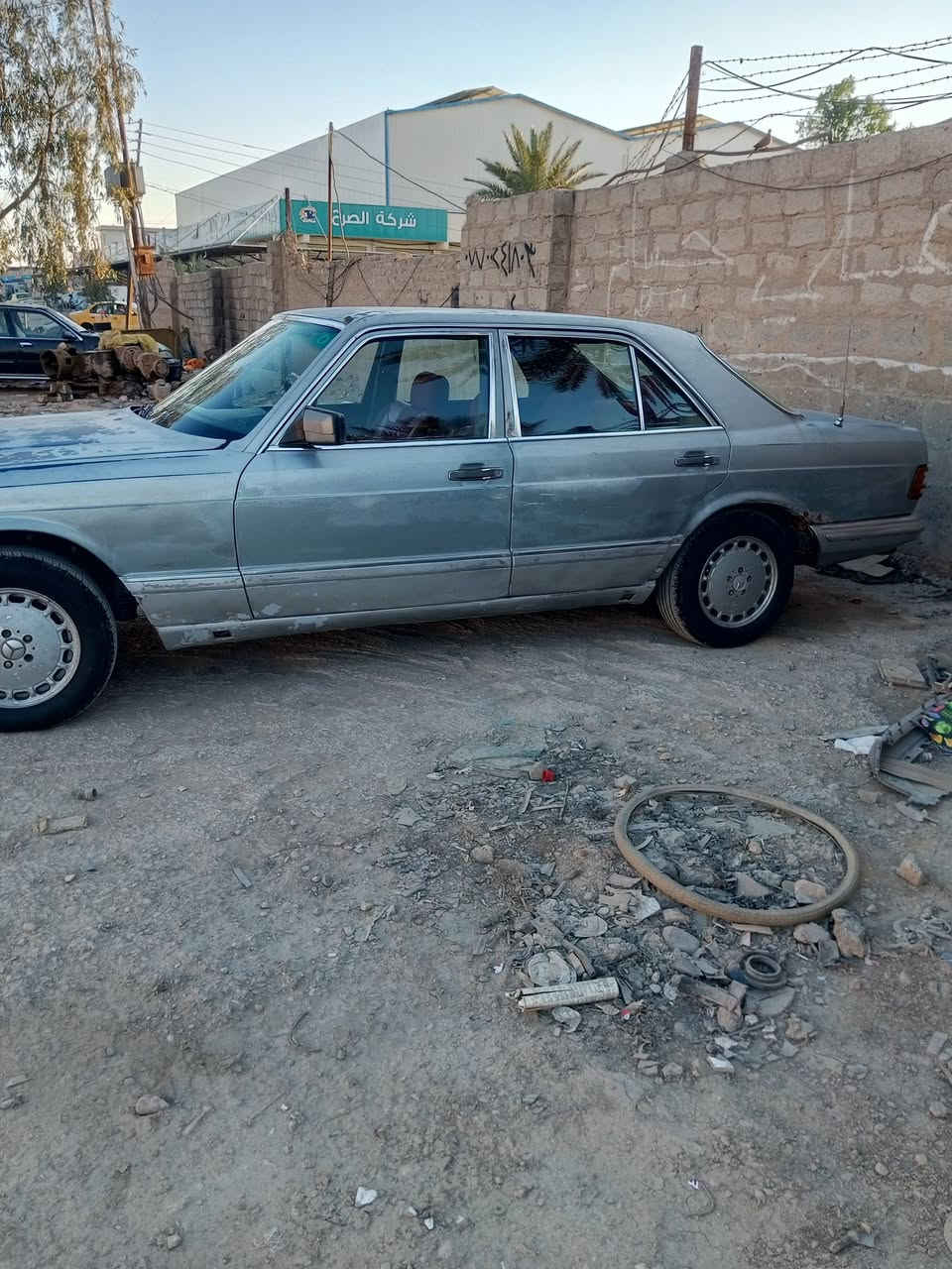 سلام عليكم سياره للبيع مارسدس وارد ياباني موديل 1983 كير ومكينه ففتي 300 ملكه تدفئه تبريد كله شغال  سياره خير من الله سعر 37ورقه بيها مجال رقم ***********
