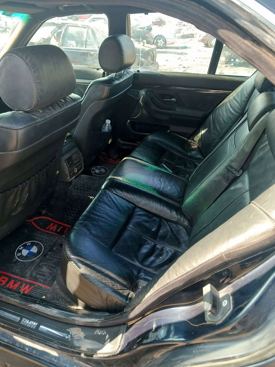 كاسح موديل 96 
حجم 740, عليها محرك 44
صدر امامي خلفي خير من الله
داخلها نظافه 80٪ 
مصبوغه عام للجماليه 
مكفوله من الحادث
دبل جام
فتحة سقف
جام اوتو كهرباء 
صندوق شفط 
رقم بغداد دولي تحويل ثاني يوم 
العنوان بغداد الحرية 
السعر 80, وبيها مجال حك جيتك 
***********
