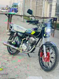 للبيع سيفان موديل 25 محرك200 دراجه كلهه جديده ابلاد سلف كله شغال محرك ...