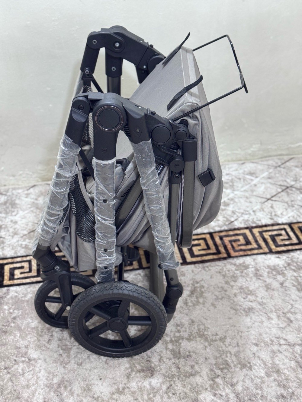 عربة أطفال من ماركة كيدلو استخدام مره واحده فقط 