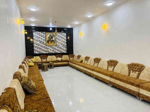 البيت مشمول بل تطويب مرقم من بلديت النجف مشمول بقرار 320 تراسلني عل واتساب او اذزلك الستماره ول قرار 

(السعر 75مليون او بي مجال 🤑🤑)
السلام عليكم بيت مساحه 600متر مساحت البيت 300متر أو حديقه 🌳🌳300 يحتوي عله ثنين حدائق 
البيت بناء درجة أوله 
بناء البيت 3غرف نوم أو صاله أو ستقبال أو مطبخ أ صحيات
منطقه كله ساكنه بيه ناس 
البيت طابو زرعي 25 📋أو قرار محكمة بسم المشتري📝
المكان النجف شارع كربلاء عمود 155طريق يا علي يبعد عن طريق الزوار 300متر 🛣️🛣️تبليط لباب كهرباء وطني أو مولد ذهبي ماي 💦💦مدارس قريبه📋📝
رقم الهاتف***********واتسا
