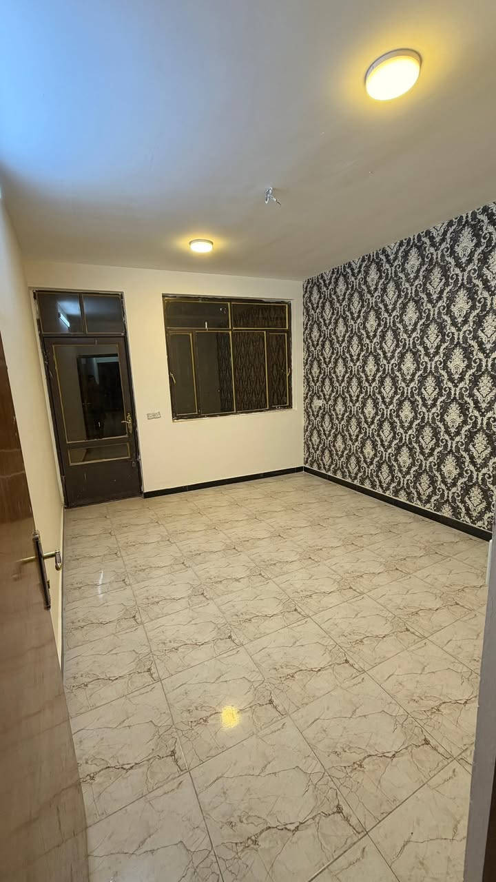 للإيجار ‼️ في السيدية
بيت سكني مساحة 80م

نظيف جداً ومصبوغ وجاهز للسكن ✨

🔹 المواصفات:

▫️ 4 غرف نوم

▫️ صالة

▫️ مطبخ

▫️ خدمات صحية بكل طابق

💰 الإيجار: مليون قفل

📍 الموقع: بغداد / السيدية – مربع الاقتصاديين – شارع 15م

📞 للاستفسار الاتصال على الرقم التالي:

***********

