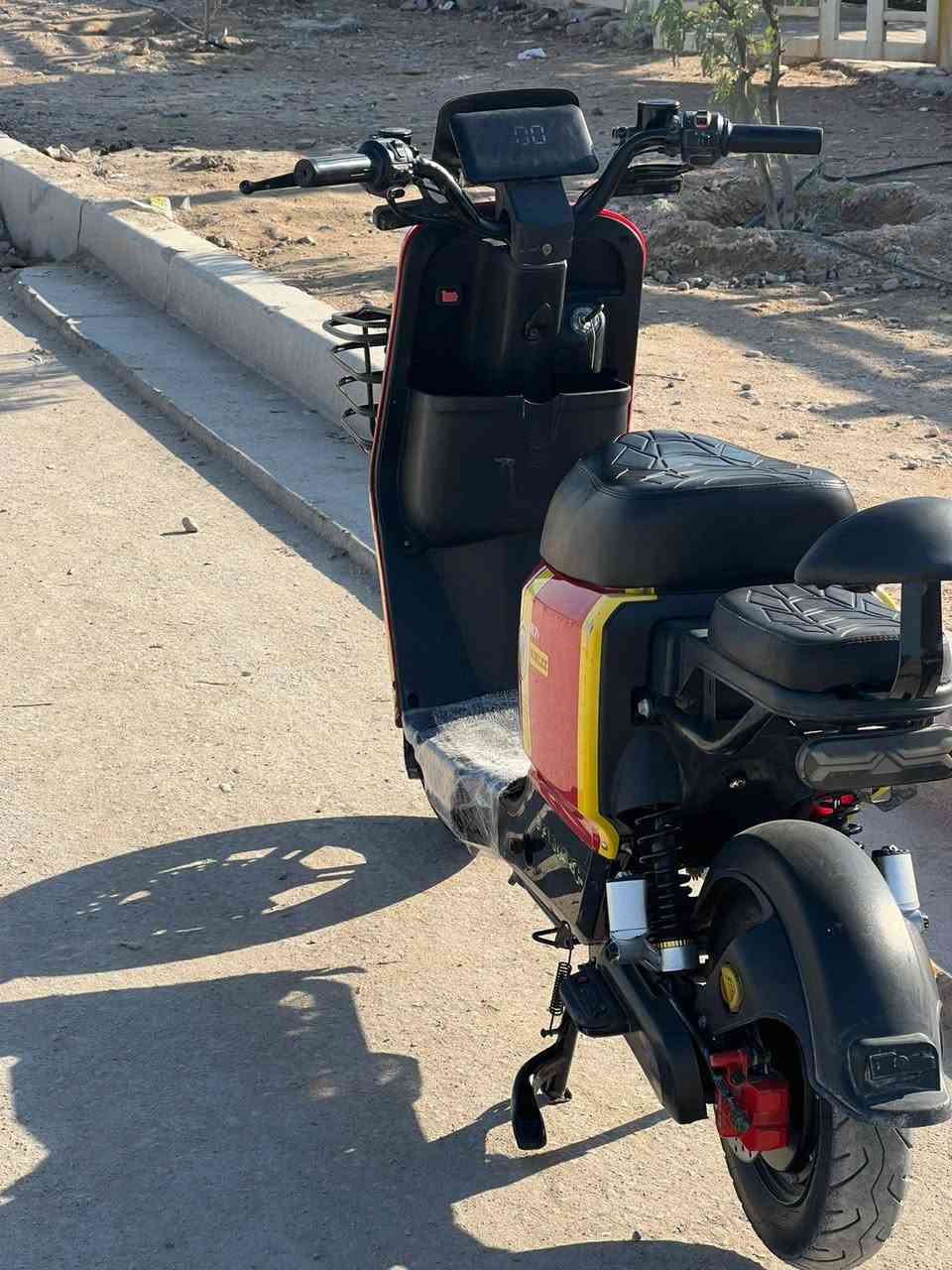 اسلام عليكم دراجة شحن R7 طك كارتون موديل 2026 الدراجة كلش بيه شغل ما بيه اي عطل بعده كارتون بطاريات طك كارتون حجم البطاريات 32اميبر حجم كبار السعر 475وبيه بسيط  المو شراي لا يرسل العنوان البصره الزبير  لاستفسار ***********
