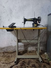 للبيع هي والميز تشتغل بس متخيط السعر ٣٥ الاتصال ٠٧٨٠٦٦٩٧٨٢٥