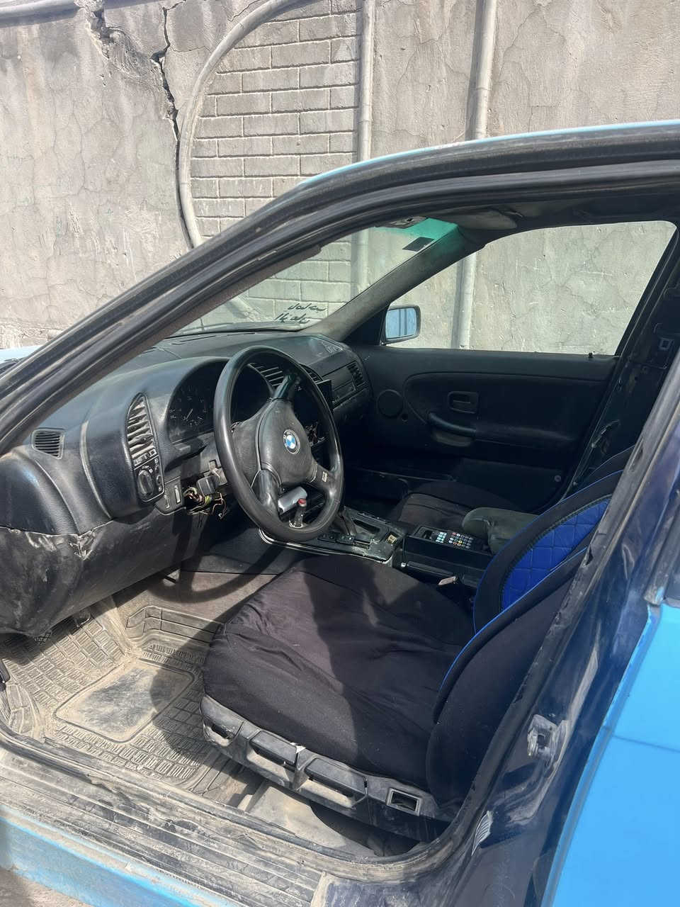 بي ام E36. بغداد باسمي مكانهة بغداد مدينة الصدر.   تبريد شغال. تدفىة شغالة  نقصهة الستيرن ثكيل.  واشر قبق ولفات.  دبلات.   شعرهة شباب السارة قفل 36.     خابرني او واتساب. فيس ما اجاوب. ***********
