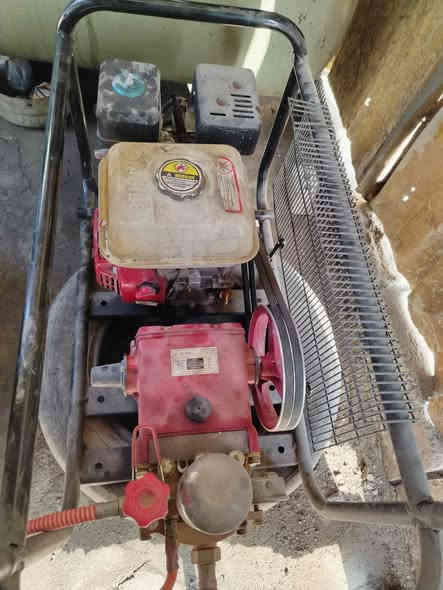 سلام عليكم مضخت غسل  للبيع واذا اكو مضخه كهربائي مراوس هم عادي  جديده صار اقل شهر من ماخذه وياه صونده 30متر سعر 200وبيه مجال  لعنوان بابل محاويل رقم لهاتف ***********
