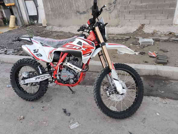 سلام عليكم شباب دراجه سي ار اكس قفاز مكينتهه 300 دراجه جديده اوراق بسمي سالهه  اقل الشهر من ماخذهه من المعرض   مكاني حي اور  السعر 1500 وهاذه رقمي ***********
