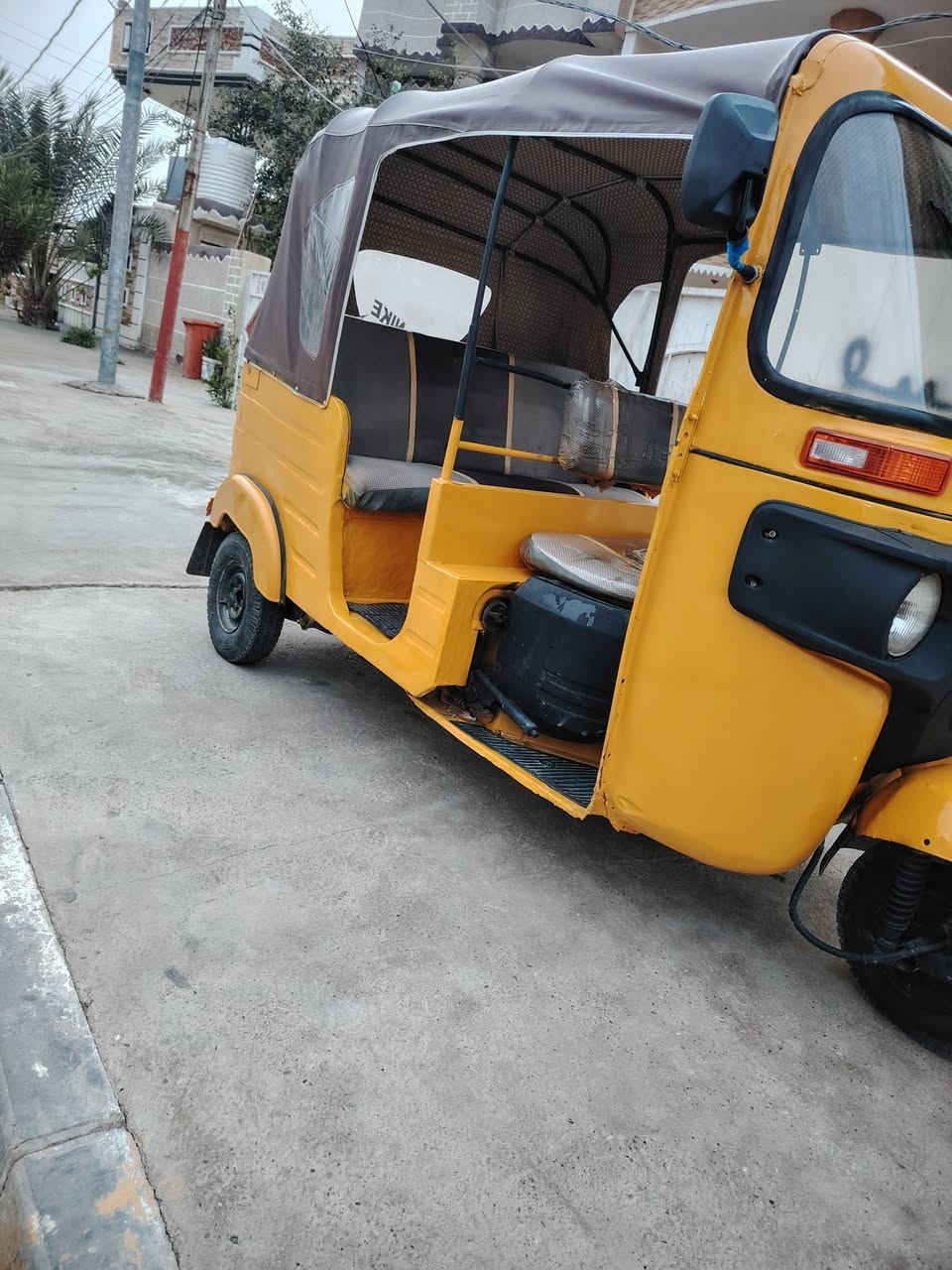 سلام عليكم تكتك ٢٠١٨ تعمير كلة جديد ماكو شي قديم بيها مكينة عشرين مكفولة من تنقيص تبخير كهربائيات شغالة جادر جديد تخم تاير جديد كلاجات جدد لايت عالي ناص اشاير كلهن شغالة تكتك خير من الله كاملة من كلشي تحويل ثاني يوم سعر 5000 وبيها مجال قليل حك جية مكاني بعقوبة بهرز ***********
